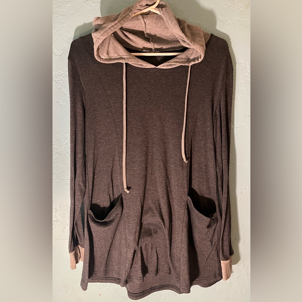 Valoria hooded top